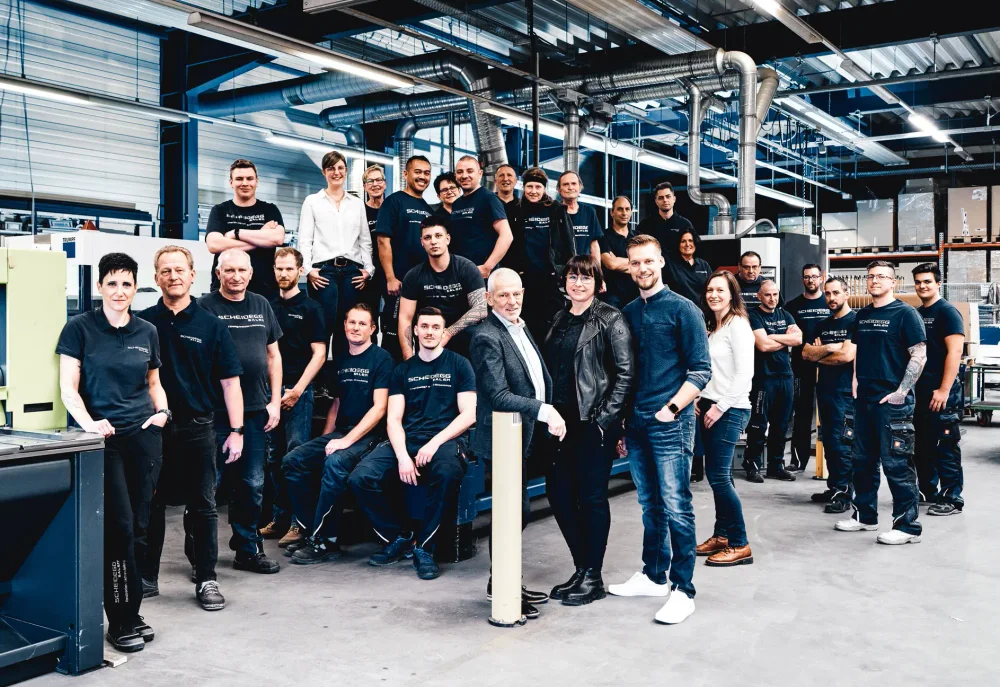 Unser Team in der Produktionshalle