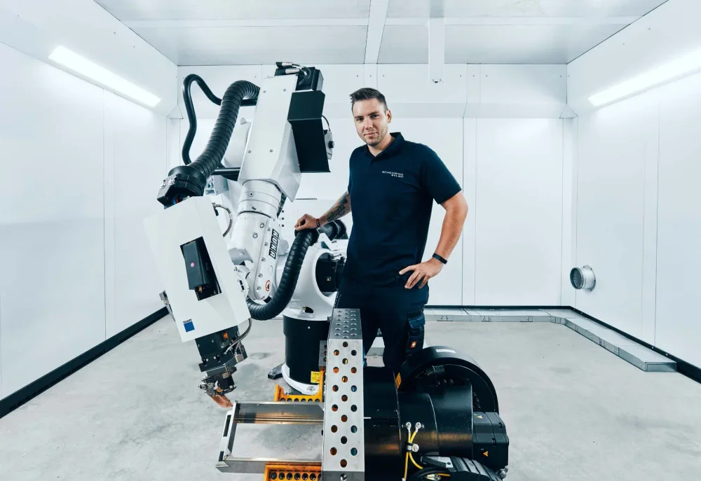 Arbeiten am modernen Schweißroboter